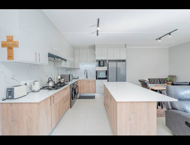 3 BEDROOM APARTMENT FOR SALE IN SANDOWN